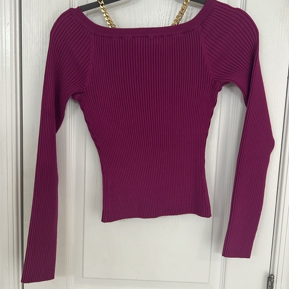 NWOT ASTR The Label Phillipa Chain Strap Sweater - Picture 4 of 4